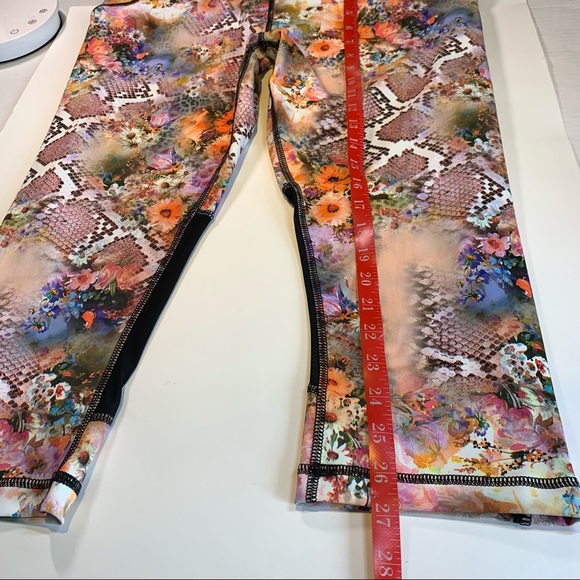 Ki XL pro performance floral snakeskin crop leggings w mesh detail - Picture 7 of 13